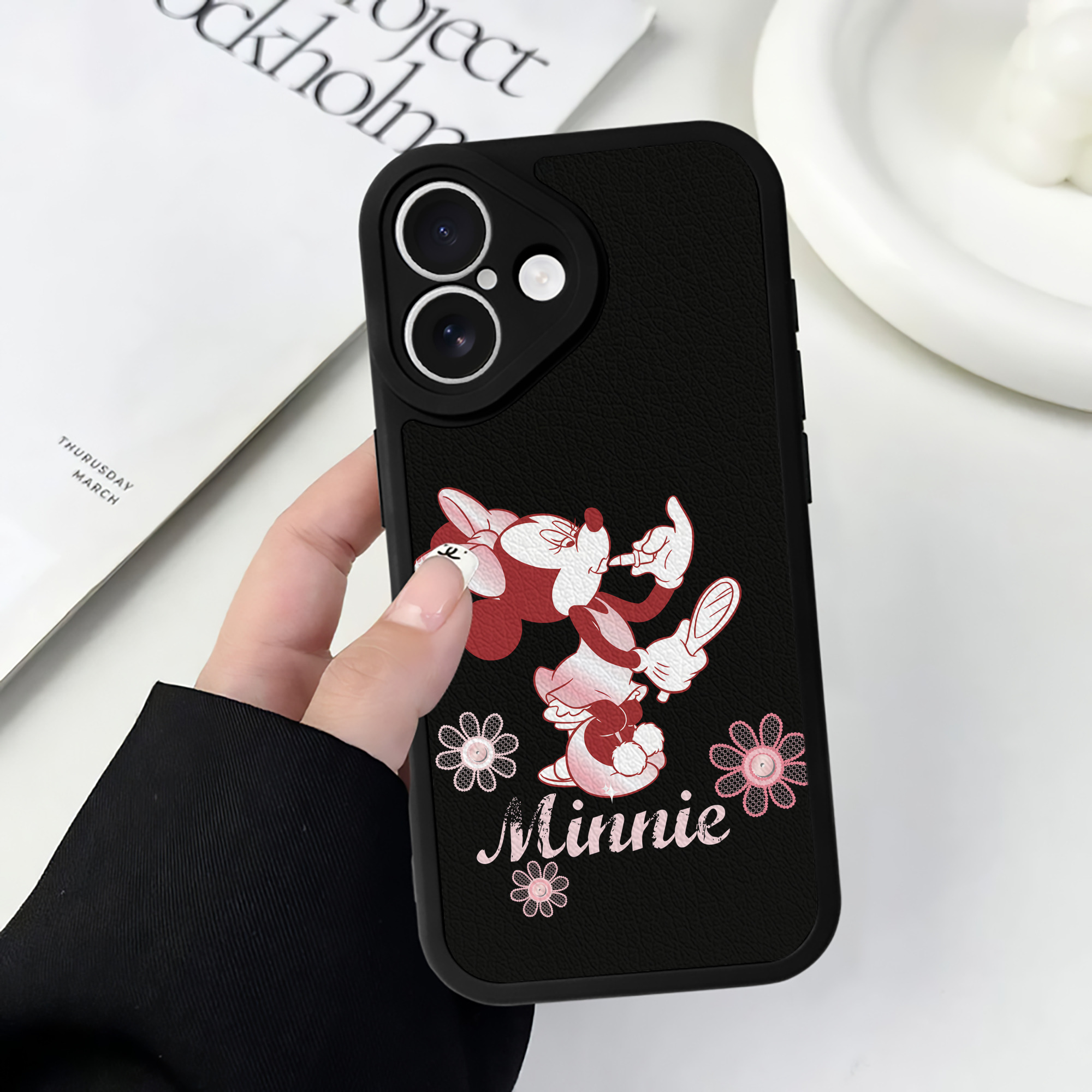 （画像用） ミッキーマウス Mickey Mouse 【iPhone 16シリーズ対応】シリコンスマホケース（レザー調） 材質：シリコン